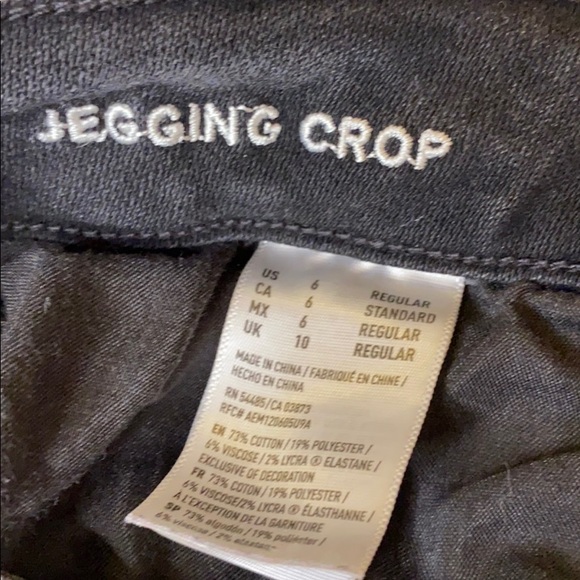 AEO Black Jegging Crop Jeans with Holes, Size 6 - Picture 5 of 7